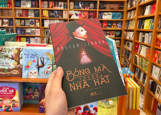 Bóng Ma Trong Nhà Hát