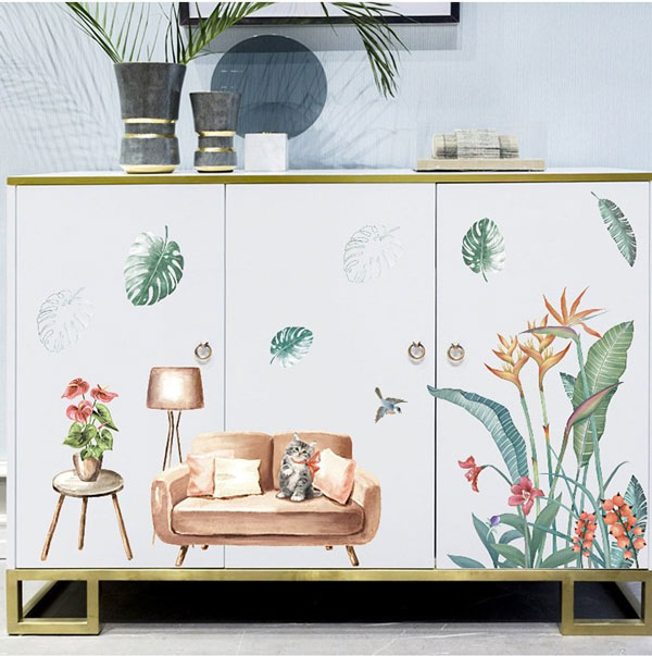 Decal Dán Tường Mèo Ngồi Trên Sofa Và Lá Xanh