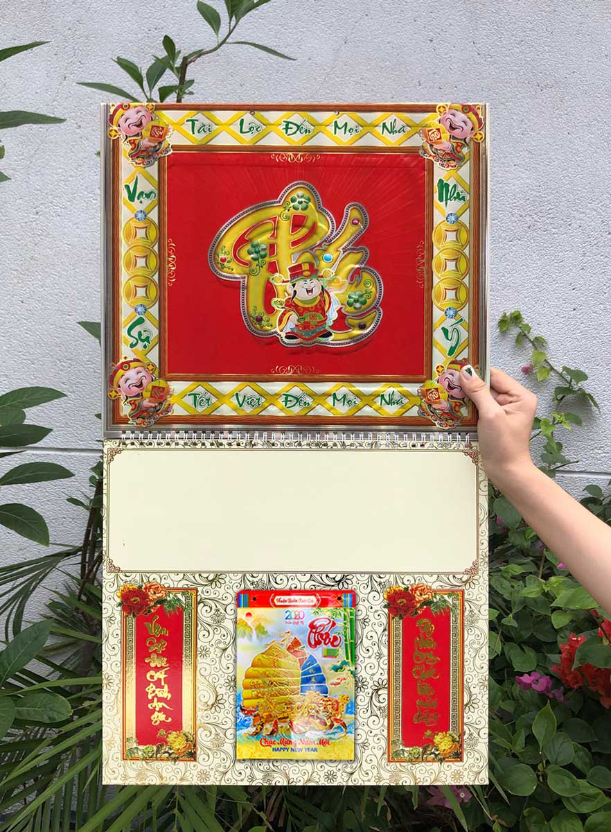 Bìa Khung Treo Lịch Lò Xo Giữa Bế Nổi (37x68 cm) Gắn Bloc Lịch 2020 (14.5x20.5 cm) - NS113 (Đã Bao Gồm Bloc)