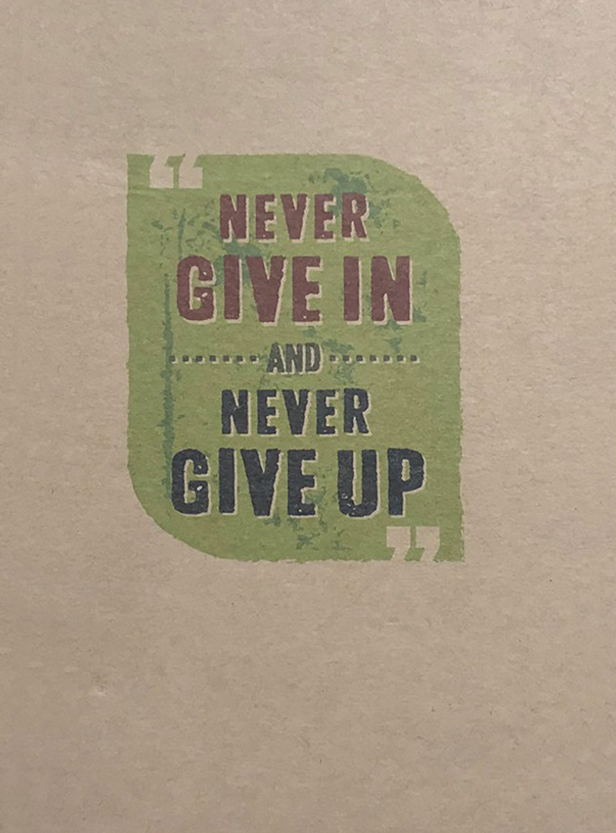 Notebook - Never Give In Never Give Up (Khổ 19.5 x 13.5)