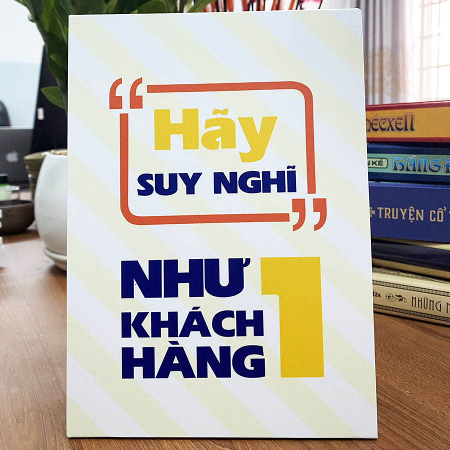 Tranh Để Bàn Hãy Suy Nghĩ Như Một Khách Hàng