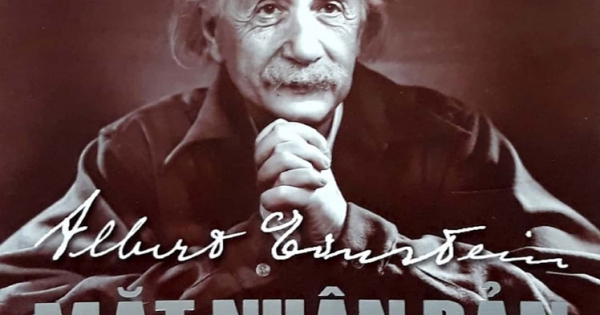 Mặt Nhân Bản Albert Einstein