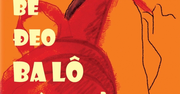 Chú Bé Đeo Ba Lô Màu Đỏ