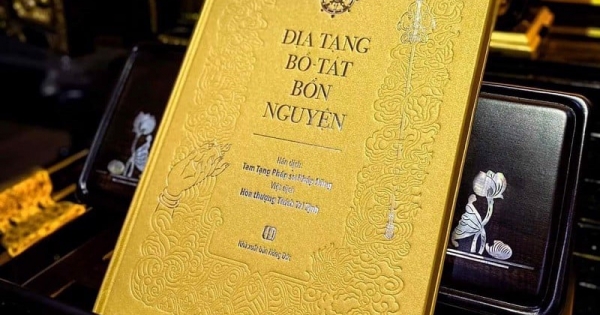 Kinh Địa Tạng Bồ Tát Bổn Nguyện (Bìa Cứng Vàng, Bản Cao Cấp)