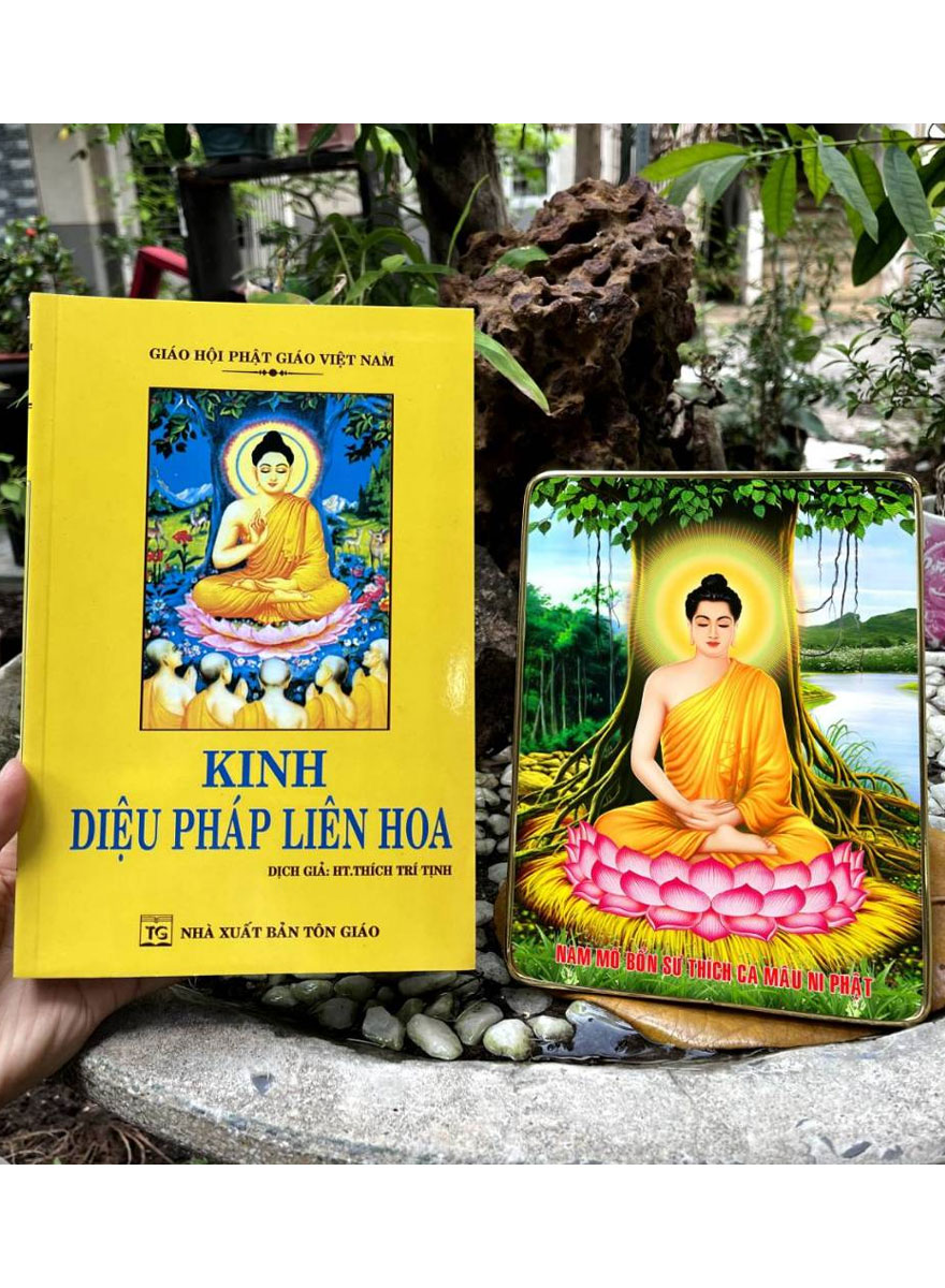 Combo Kinh Diệu Pháp Liên Hoa + Tranh Để Bàn Đức Phật Thích Ca